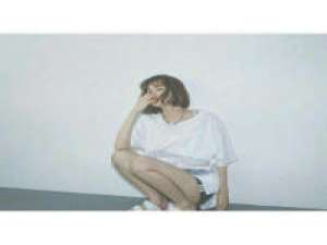 白边女生头像 　????????? ... 蜻蜓点水般，眼神垂钓