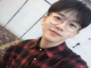 “我没什么能让你快乐可我从来没想过让你难... 嗟余只影系人间，如何