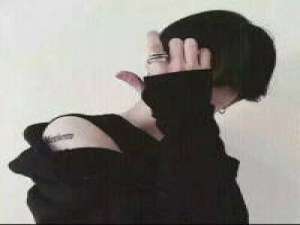 小婷儿 只能拥抱着空气，假装