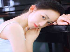 烟雨 握着潮湿的票根，人生