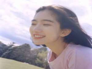 爱笑的眼睛 。 趁着年轻，多出去走走