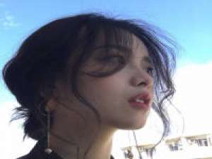 其实女孩子在这个世界上不论选择哪条路都是... 悲伤逆流成河，我为谁