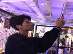 。 有人说，世界是有两端