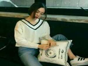 一辈子太久。。。有爱的我们却没有未来。。... 别熬夜了 她早睡了.