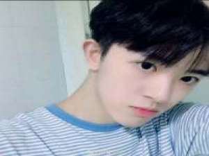 大风把烈酒吹醒 方知爱过全是梦 严厉的装素，只为隐藏