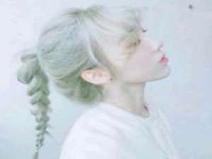 ▽ “ 对一个人用心过头，只会加速他对你... 漏光的雨，倾下一夜璀