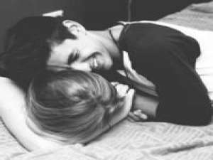 你记得也好 最好你忘掉 我不是爱你的疯子，你