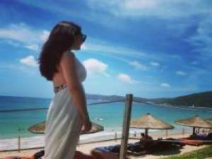 他。 只怨人在风中, 聚散