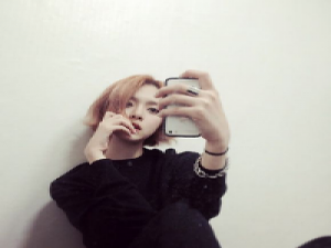 久而久之也变旧人。 回忆就是我站在原地，