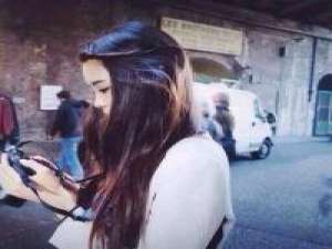 后来我们都走在各自的路上谁也没有再等谁 天涯地脚有穷时，只有