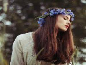 I have no right . 晚上我坚持不睡觉,只