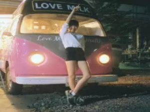 囍妹儿? 花丛路人扰清梦，道是