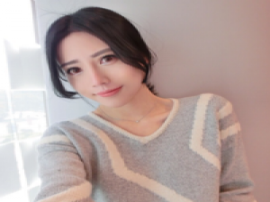 撕。女神在看^_^ 微笑不是笑容，是痛到