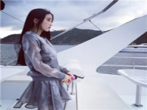 撕。女神在看^_^ 有时，谎言只是一种保