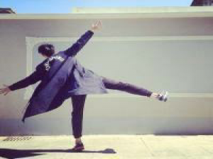 就是这么爱笑吖 .什么叫快乐?就是掩