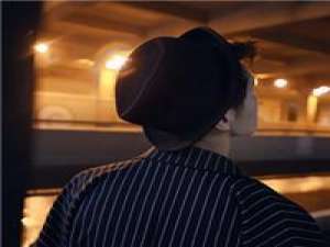 黎 人，要么庸俗点，随便