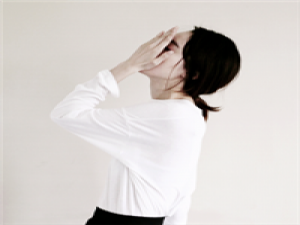 ‘她的话中带刺.’