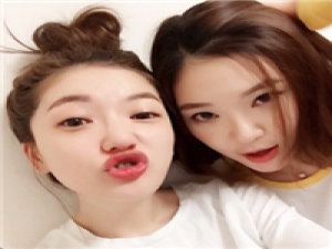 无论是什么假期，我们都会相约在一起嘻嘻哈 如果我想拥抱你 你是