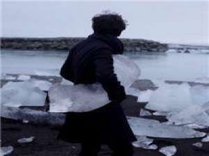 我也曾抱着自己哭到无助. 别说我眼光差或者他丑