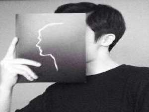 我不相信一见钟情但我