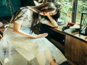 该拥抱的时候我绝不退