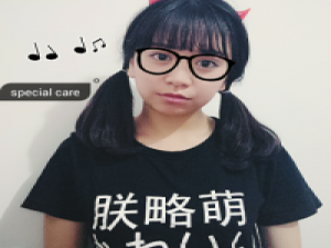 萌萌哒 白天微笑面对人，可谁