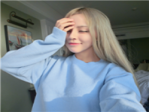 女孩の 每次收压岁钱都要假装