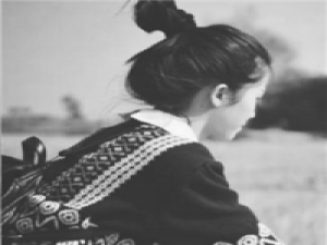 傲澜儿 这一路你可以哭，但一