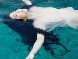 大海深出你最美 伸出一只脚就同时伸出