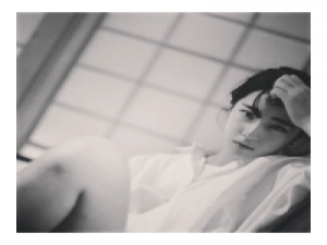 因为我是白悯 前面的刘海长得快,,