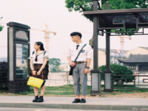 存在 我追索人心的深度，却