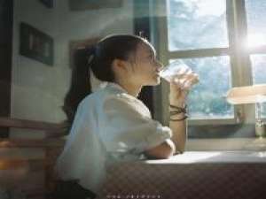 熬夜的瘾和远方的你 你执着的等待却不曾离