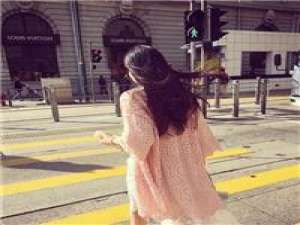 睁眼时他在认真的吻我