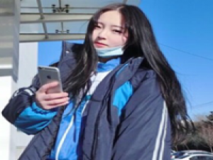 蹙眉 对所热爱的事情都不留