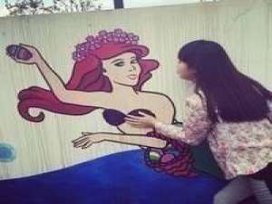 陪我深爱与搞怪 可惜感动总不是心动。