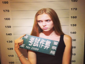 我不知道你们喜还是不喜 我可以永远笑着扮演你