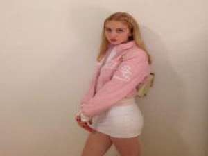 可爱软妹 你站在桥上看风景，看