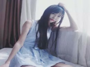 1 在窗旁吹着冷风抽着烟