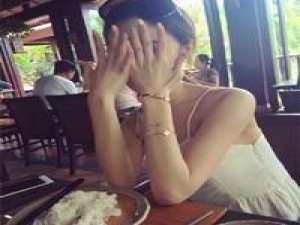 被安全感囚禁的人 哪里也去不了 以为拉住一双手，就可