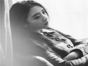 你偎美人膝 我做沙场王 可能在我左右，你才追