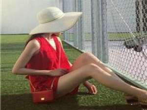 站在谷底 四面八方都是上坡路 我真的相信有一种感情