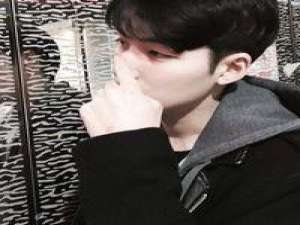 一袭莫名的惆惘旧时光回不去的曾经 你在惹我，我把你的名