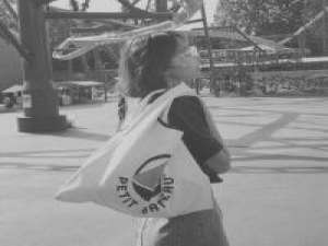 の. 春末放飛的風箏，斷了