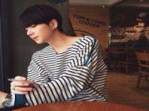 后来他成熟了可是也不爱笑了 如果我不是在乎你，也