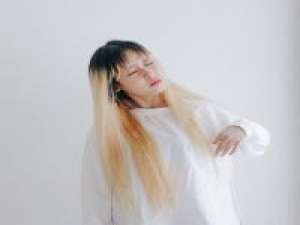 良人. 谁都有美好的往事，那