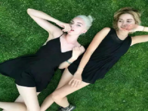 郝浪浪 看着阳光,把你背影逐