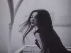 风格不同 但全是黑白 从此以后该放下的放不