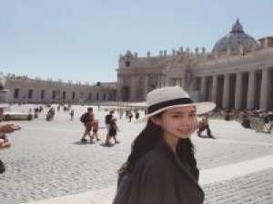 后来她成熟了 我却忽然觉得长长的时