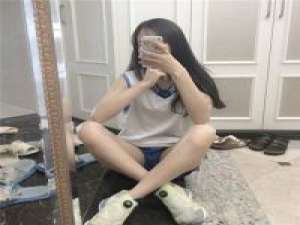 后来她成熟了 讨厌自己不甘于平凡，