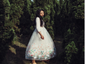 猫姐. 听你说什么我都很快乐